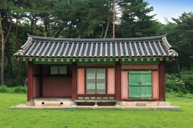 장릉(長陵)의 수복방 정면